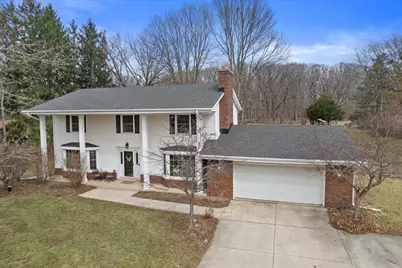 8710 W Hawthorne Ln, Franklin, WI 53132 - Photo 38