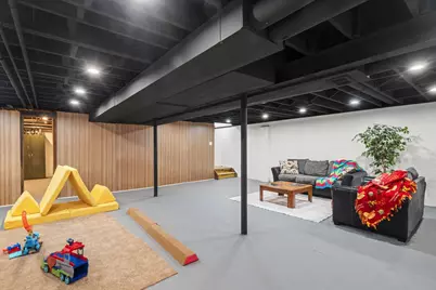 8710 W Hawthorne Ln, Franklin, WI 53132 - Photo 34