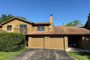 975 Manor Dr, Neenah, WI 54956 - Photo 2
