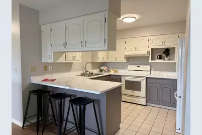 975  Manor Dr #83, Neenah, WI 54956 - Photo 8