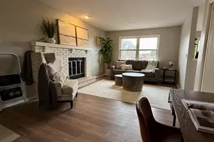 975 Manor Dr, Neenah, WI 54956 - Photo 4