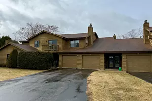 975 Manor Dr, Neenah, WI 54956 - Photo 2