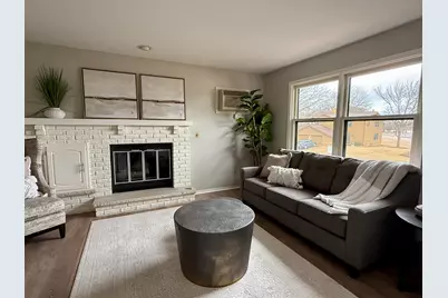 975  Manor Dr #83, Neenah, WI 54956 - Photo 4