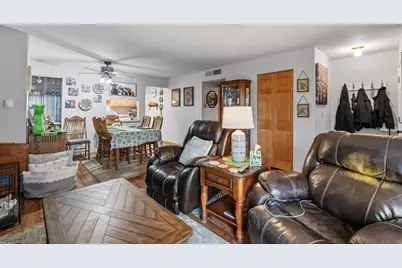 W168N11519  El Camino Dr, Germantown, WI 53022 - Photo 8