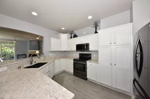 N59W17764 Meadow Ct, Menomonee Falls, WI 53051 - Photo 16
