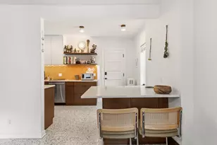 1714 E Kane Pl, Milwaukee, WI 53202 - Photo 8