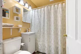 2331 S 61st St, West Allis, WI 53219 - Photo 8