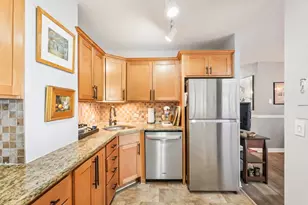 1919 N Summit Ave, Milwaukee, WI 53202 - Photo 10