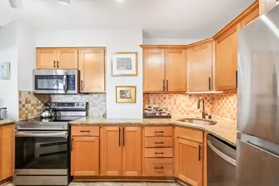 1919 N Summit Ave #1C, Milwaukee, WI 53202 - Photo 8