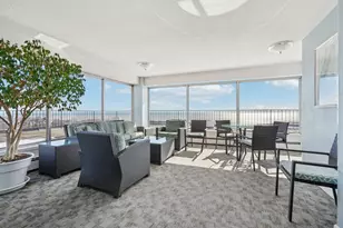 1919 N Summit Ave, Milwaukee, WI 53202 - Photo 20