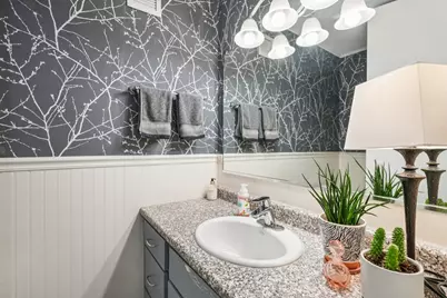 1919 N Summit Ave #1C, Milwaukee, WI 53202 - Photo 16