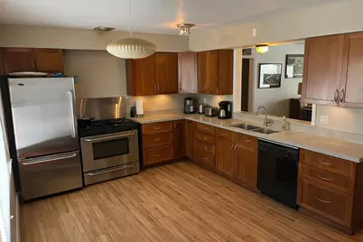 9851  Lakeshore Dr, Pleasant Prairie, WI 53158 - Photo 4