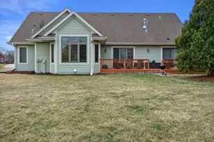 W177N5440 Legend Ct, Menomonee Falls, WI 53051 - Photo 6