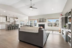 560 N Boulder Ridge Dr, Lake Geneva, WI 53147 - Photo 6