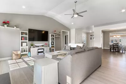560 N Boulder Ridge Dr, Lake Geneva, WI 53147 - Photo 8