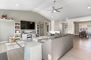 560 N Boulder Ridge Dr, Lake Geneva, WI 53147 - Photo 8