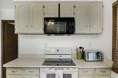 865 S 75th St, West Allis, WI 53214 - Photo 12