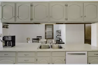 865 S 75th St, West Allis, WI 53214 - Photo 16