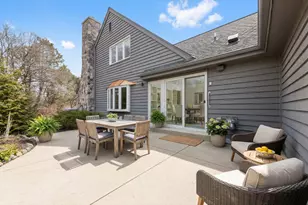 2618 W Lake Park Ct, Mequon, WI 53092 - Photo 2
