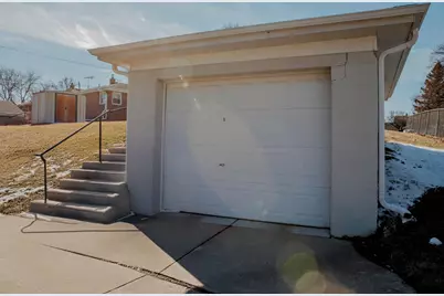 4200 S McCarty Ave, Saint Francis, WI 53235 - Photo 8