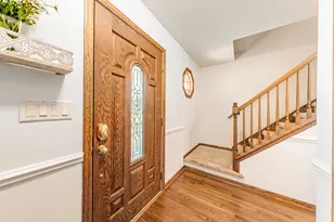 N108W16351 Scarlet Dr, Germantown, WI 53022 - Photo 4