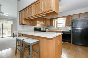 N114W15890 Hilbert Ln, Germantown, WI 53022 - Photo 6