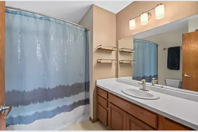 2512  Rebecca Dr, Racine, WI 53402 - Photo 18