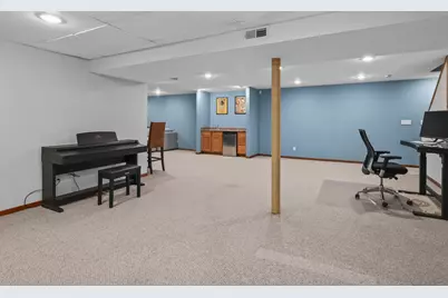 2512  Rebecca Dr, Racine, WI 53402 - Photo 32