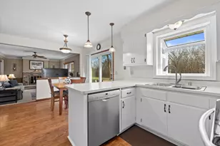 10235 W Cascade Dr, Franklin, WI 53132 - Photo 6