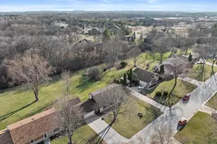 10235 W Cascade Dr, Franklin, WI 53132 - Photo 2