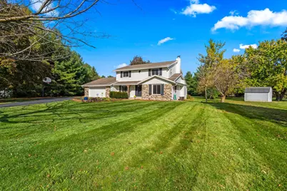 S83W32784 N Oak Tree Ct, Mukwonago, WI 53149 - Photo 2