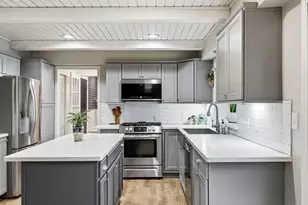 S83W32784 N Oak Tree Ct, Mukwonago, WI 53149 - Photo 6