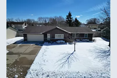 15175 W Kingsway Dr, New Berlin, WI 53151 - Photo 2