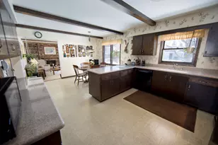 15175 W Kingsway Dr, New Berlin, WI 53151 - Photo 6