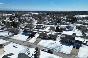15175 W Kingsway Dr, New Berlin, WI 53151 - Photo 22
