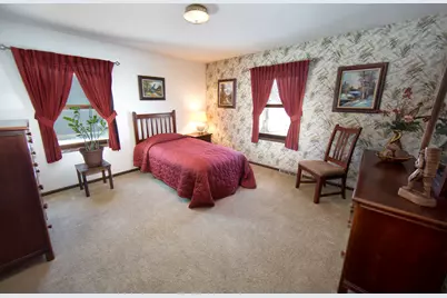 15175 W Kingsway Dr, New Berlin, WI 53151 - Photo 14