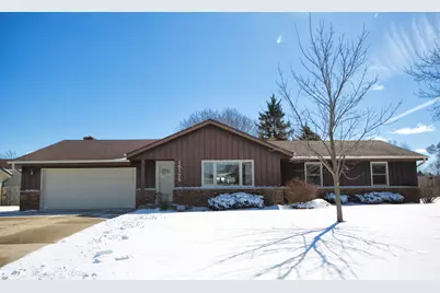 15175 W Kingsway Dr, New Berlin, WI 53151 - Photo 1