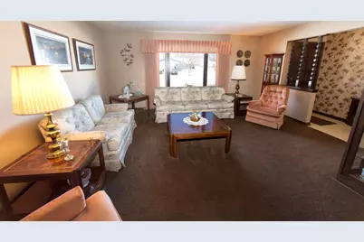 15175 W Kingsway Dr, New Berlin, WI 53151 - Photo 4