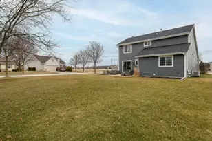 3800 Rivers Crossing Dr, Waukesha, WI 53189 - Photo 6