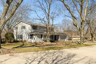 616 Westminster Dr, Waukesha, WI 53186 - Photo 70