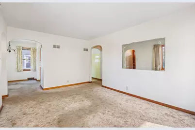 3163 S 28th St, Milwaukee, WI 53215 - Photo 6