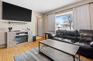 915 Carol St, Watertown, WI 53094 - Photo 2