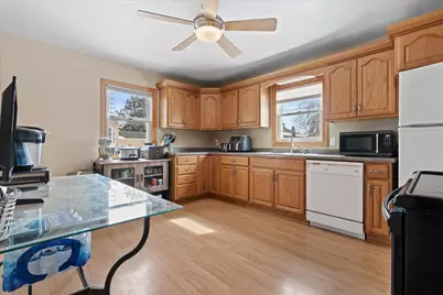 915  Carol St, Watertown, WI 53094 - Photo 10