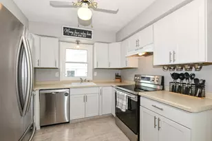 N84W14678 Menomonee Ave, Menomonee Falls, WI 53051 - Photo 8