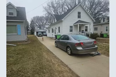 914  Madison St, Beaver Dam, WI 53916 - Photo 2