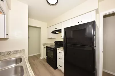 8106 W Herbert Ave, Milwaukee, WI 53218 - Photo 10