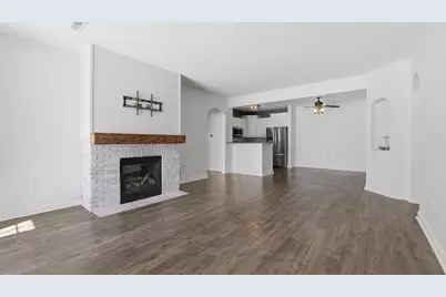 W206N16704  Blackberry Cir #2205, Jackson, WI 53037 - Photo 4