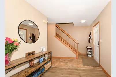 8325 N 93rd St, Milwaukee, WI 53224 - Photo 6