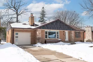 537 N 114th St, Wauwatosa, WI 53226 - Photo 1
