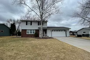 137 Chippewa Dr, Sheboygan Falls, WI 53085 - Photo 1